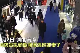 “蓝朋友”带娃逛商场，暖哭了！图片