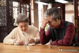 青筋越多身体越差？有几个部位的青筋突出，的确要重视起来图片