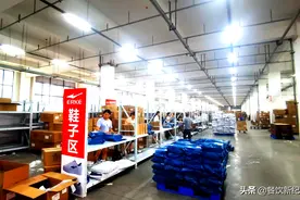 看完鸿星尔克的员工食堂后，网友：明年我想去踩缝纫机图片