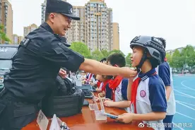 警心温暖童心 护佑茁壮成长图片