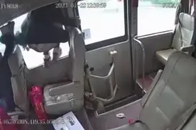 男子高速上要求停车遭拒，拉开车窗跳车，派出所：正与家属沟通，伤情不便透露图片