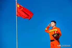 消防员变身奥特曼为女儿过生日图片