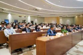 厦门大学举行学术活动，就香港作家梁凤仪的作品展开研讨图片