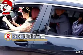 新娘自己开婚车走自己的路，让世界为你点赞！图片