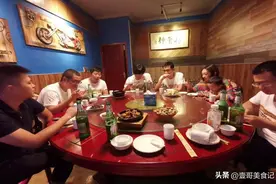 湖南一男子参加同学聚会，“3个毛病”让人反感，同学：真是无语图片