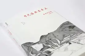 余秀华《月光落在左手上》图片