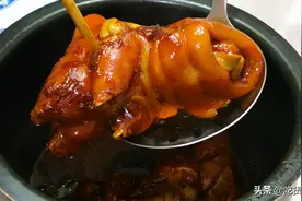 过年买猪蹄，选“前蹄”还是“后蹄”？原来有讲究，教你正确挑选图片