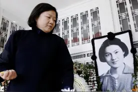08年章含之逝世，外交部要求洪晃搬家腾房，洪晃：这是刨我的根儿图片