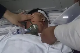 9岁男孩赌气喝农药进ICU，情况危急爸不让救治，19岁姐姐崩溃求助图片