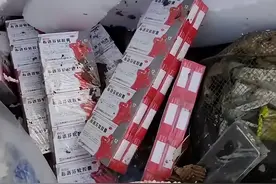 女子一大早出门，看到垃圾堆里都是布洛芬，曾经都是一粒难求的药图片