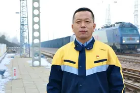 交广会客厅｜退伍不褪色 铁道线上调车长图片