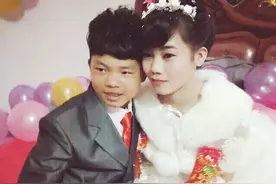 新人结婚，新郎和新娘稚嫩得像初中生，结婚也太早了吧图片