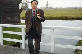 来到只有四万多平方公里的荷兰，在风车村看郁金香穿木鞋图片