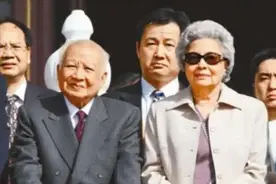 被迫流亡的西哈努克：中国愿意收留他，他复国后如何回报我国的？图片