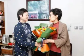 松江区领导开展“敬老月”走访慰问送上诚挚问候和美好祝愿图片