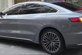 比亚迪汉EV后备箱开关方法图片