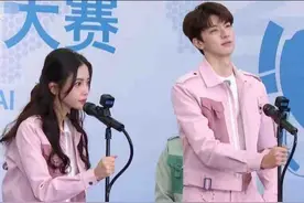 baby林一深夜网吧通宵，疑似恋情曝光，相差10岁引发热议图片