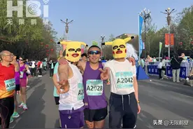 鹤舞樱飞 “鹤马”跑起丨花样跑“马”看他们！图片