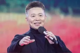 歌唱家王宏伟：3岁丧父，母亲为儿女守寡48年，今苦尽甘来无遗憾图片