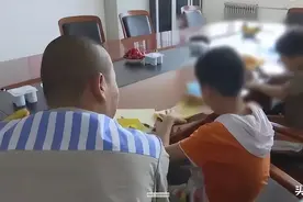 孩子父亲在监狱服刑，要告诉他吗？图片