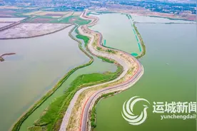 七彩盐湖正可期图片