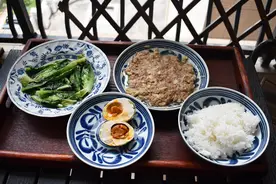 晒晒我的一人食午餐，有荤有素，简单但不凑合不浪费，生活很美好图片