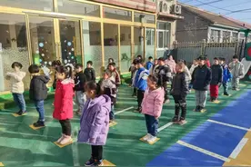 多数师生在校不再强制佩戴口罩，专家：疾病传播风险可控图片