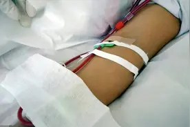 19岁男孩感冒一周，呕吐不止，医生：他的一只脚已踏进鬼门关了图片