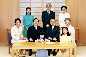 德仁天皇在给女儿爱子铺路，而皇叔文仁执意让儿子继位图片