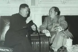 毛主席表示上将名单人太多，贺老总要求划掉爱将：评中将就行图片