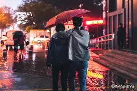 夫妻过了五十岁以后还会接吻吗？听听这两位女士是怎么说的图片
