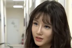 18岁少女辍学直播，刚入行就月入3万，却遭妈妈指责：不正经图片
