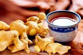 生姜配红糖，解决女人冬天寒冷，可很多人搞不懂做法，看完明白了图片