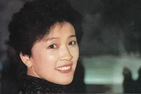 宋春丽：为拍戏错过生育，把侄子当亲儿子养，61岁收养一女当妈妈图片