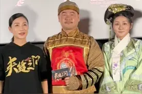 一直觉得《甄嬛传》里安陵容不起眼，没想到她站素人堆里好出众图片