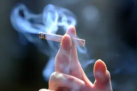 经常吸烟的人，吸烟前牢记4句话，即使戒不了烟，肺或能少受伤害图片