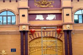 站在伪气功大师王林“王府”前感叹：昔日豪华别墅，门前野鸽横飞图片