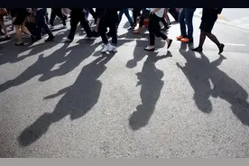 远超预期! 超30万移民将涌入澳洲, 华人区人口激增! 大佬怒喷澳央行图片