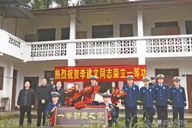 掩护地方队员撤离自己被灼伤 渠县籍消防员荣立一等功图片