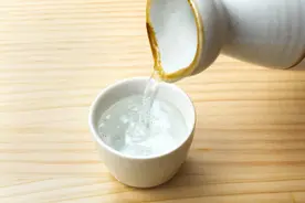 每天晚饭喝点小酒，会怎么样？研究发现，常喝小酒危害可能更大图片