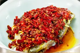 鱼头怎么做好吃，教你做剁椒鱼头，简单实用接地气，3分钟学会图片