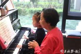 宁波这些奶奶外婆真给力！为陪孙辈练钢琴，自己每天练五六小时图片
