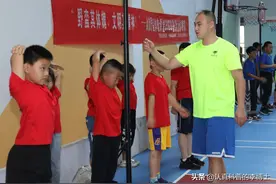 12岁男孩每天摸高跳600下，腿疼以为是“生长痛”，结果家长慌了图片