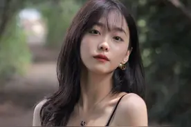 暗黑系少女高级感写真，酷帅并不是男生的权利图片