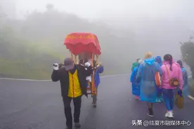游客“坐轿上山”被网暴，该听听抬轿师傅怎么说图片