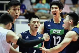 男排亚洲杯决赛：中国队横扫日本队 时隔十年重夺亚洲杯冠军图片