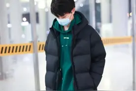 40+的男性多尝试羽绒服+运动裤的组合，休闲保暖，关键还显年轻图片