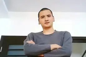 辞职下海皈依佛门，吸引富婆上山烧香拒绝包养，释明心经历了什么图片