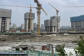 不买车位就不给贷款，必须全款买房！这样的“强买强卖”，到底谁干的？图片
