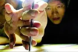 北京某高校女学生请“笔仙”，导致精神崩溃，专家揭秘其中原理图片